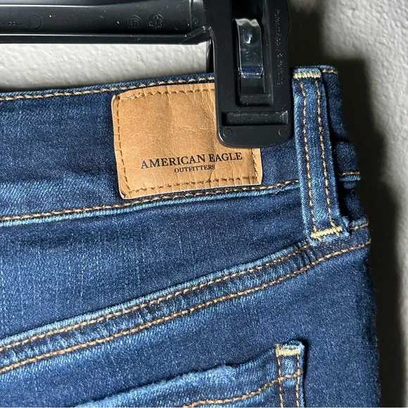 American Eagle distressed reworked dark wash denim shorts women’s size small 6 - Picture 3 of 6